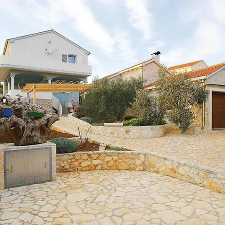 Nyaraló Four-bedroom In Premuda